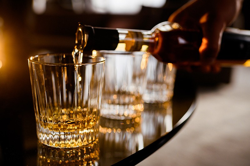 barman-filling-glass-alcohol.jpg